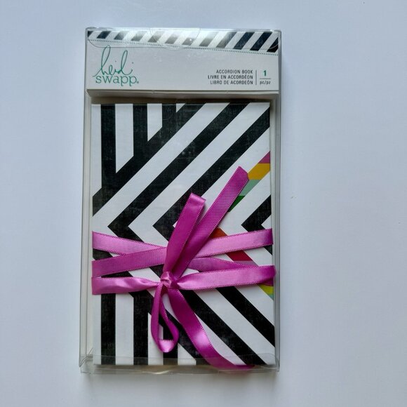 Scrapbooking Book Heidi Swapp Color Fresh Accordion Book-W/8 Pages - Picture 1 of 2